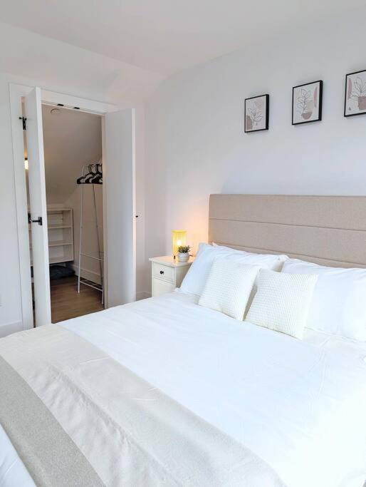 Centrally Located, Modern, 2 Bedroom Home Vancouver Eksteriør billede