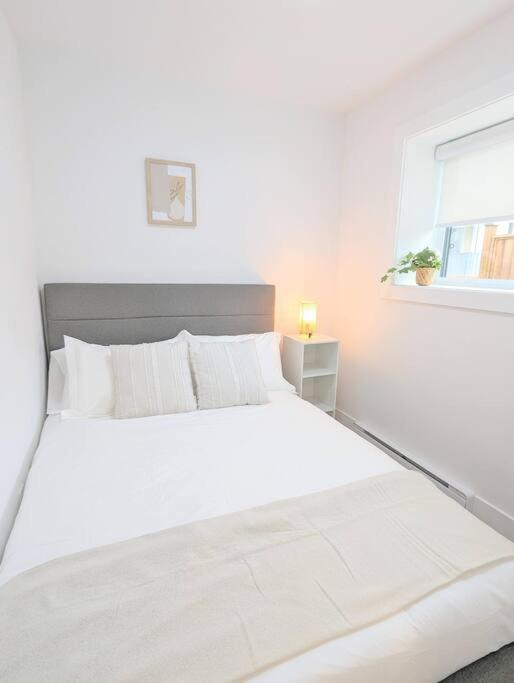 Centrally Located, Modern, 2 Bedroom Home Vancouver Eksteriør billede