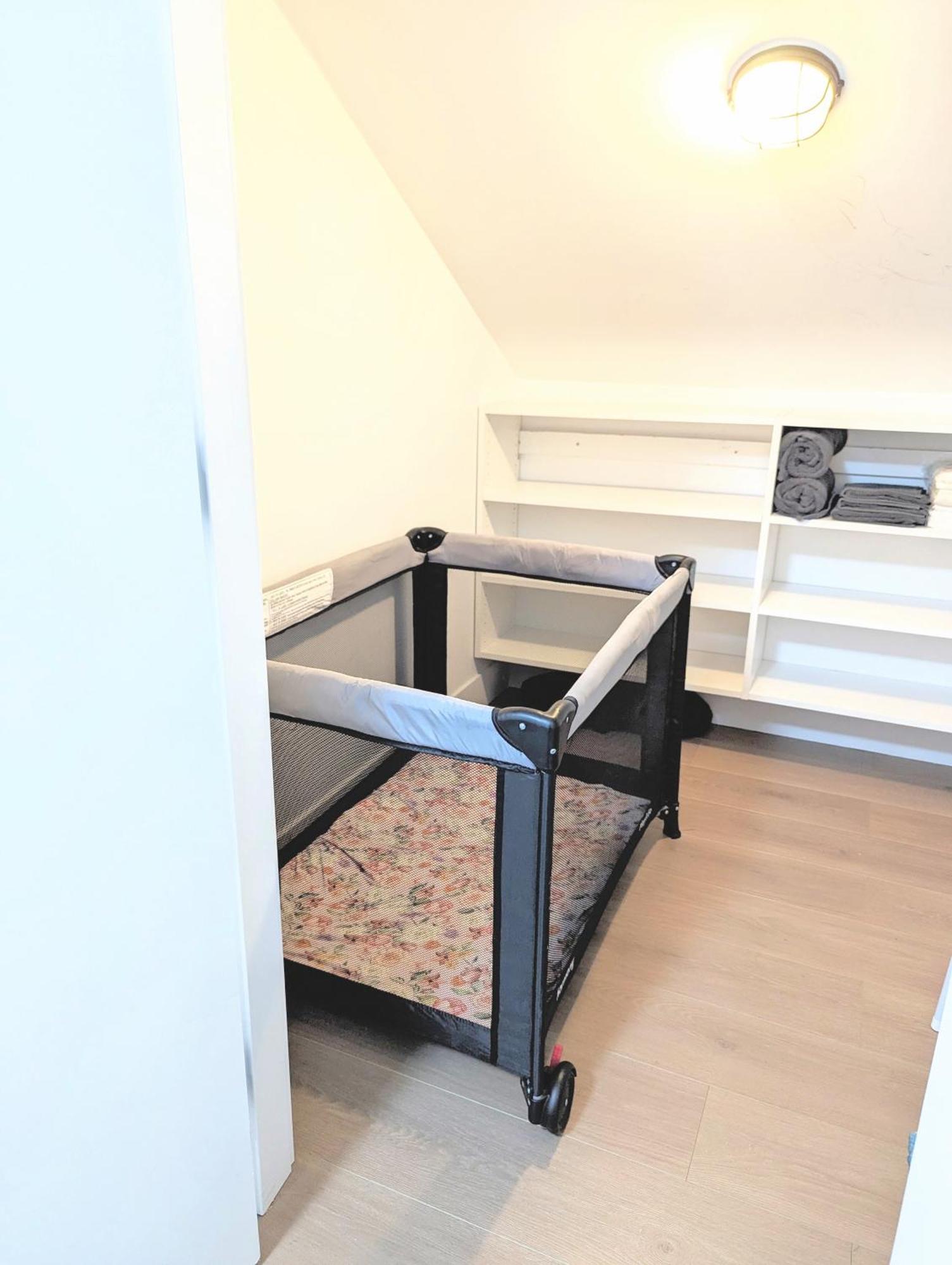 Centrally Located, Modern, 2 Bedroom Home Vancouver Eksteriør billede